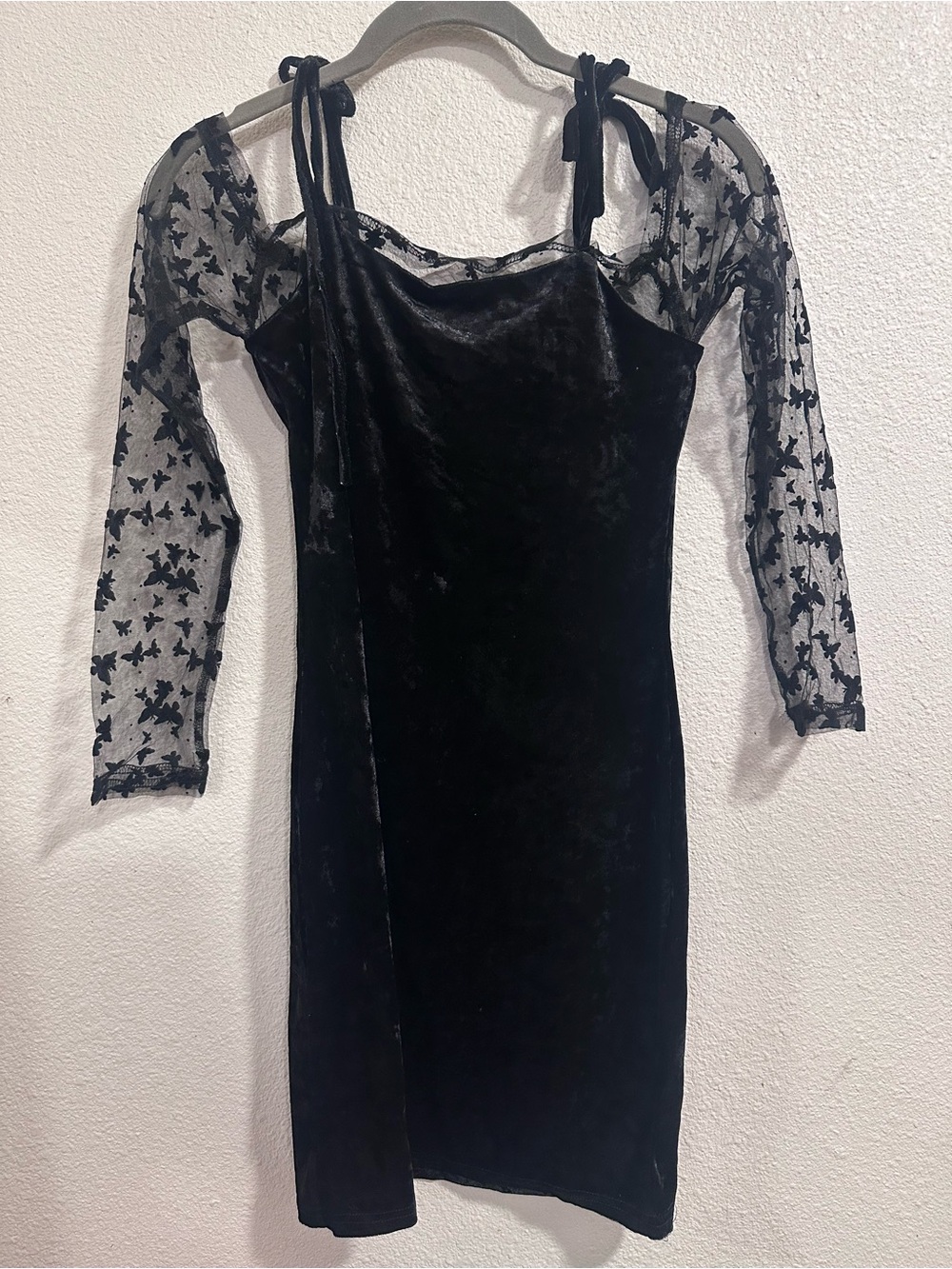 ROMWE Black Velvet Slip Dress with Sheer Floral Mesh Sleeves